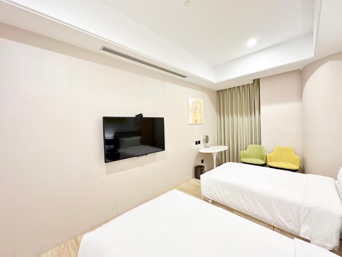 Hua Hotel Tainan Buitenkant foto