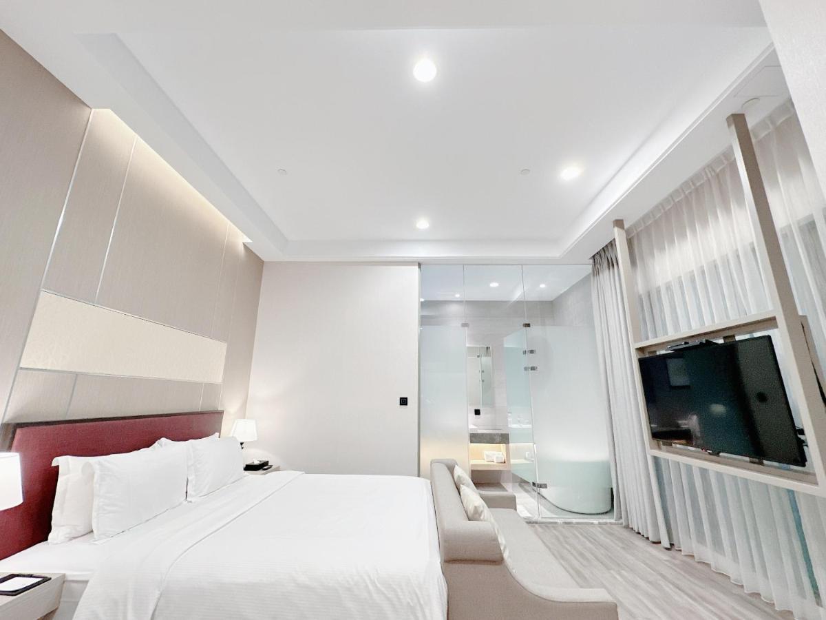Hua Hotel Tainan Buitenkant foto