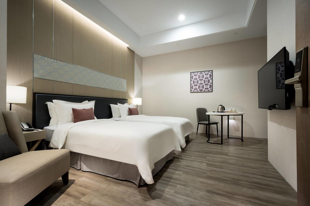 Hua Hotel Tainan Buitenkant foto